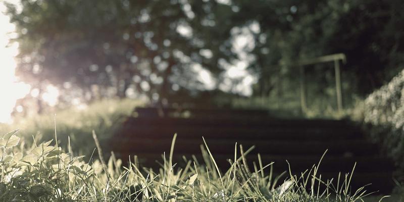 告别卡顿!边缘计算如何将网络延迟降至毫秒级:关键技术解析与实战案例